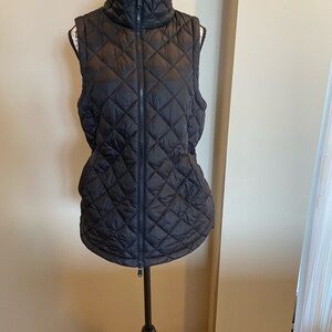 Athleta Black whisper featherless vest in black